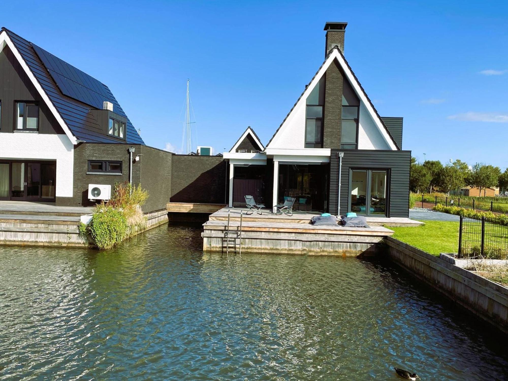 Peaceful Villa On The Water In Stavoren Buitenkant foto