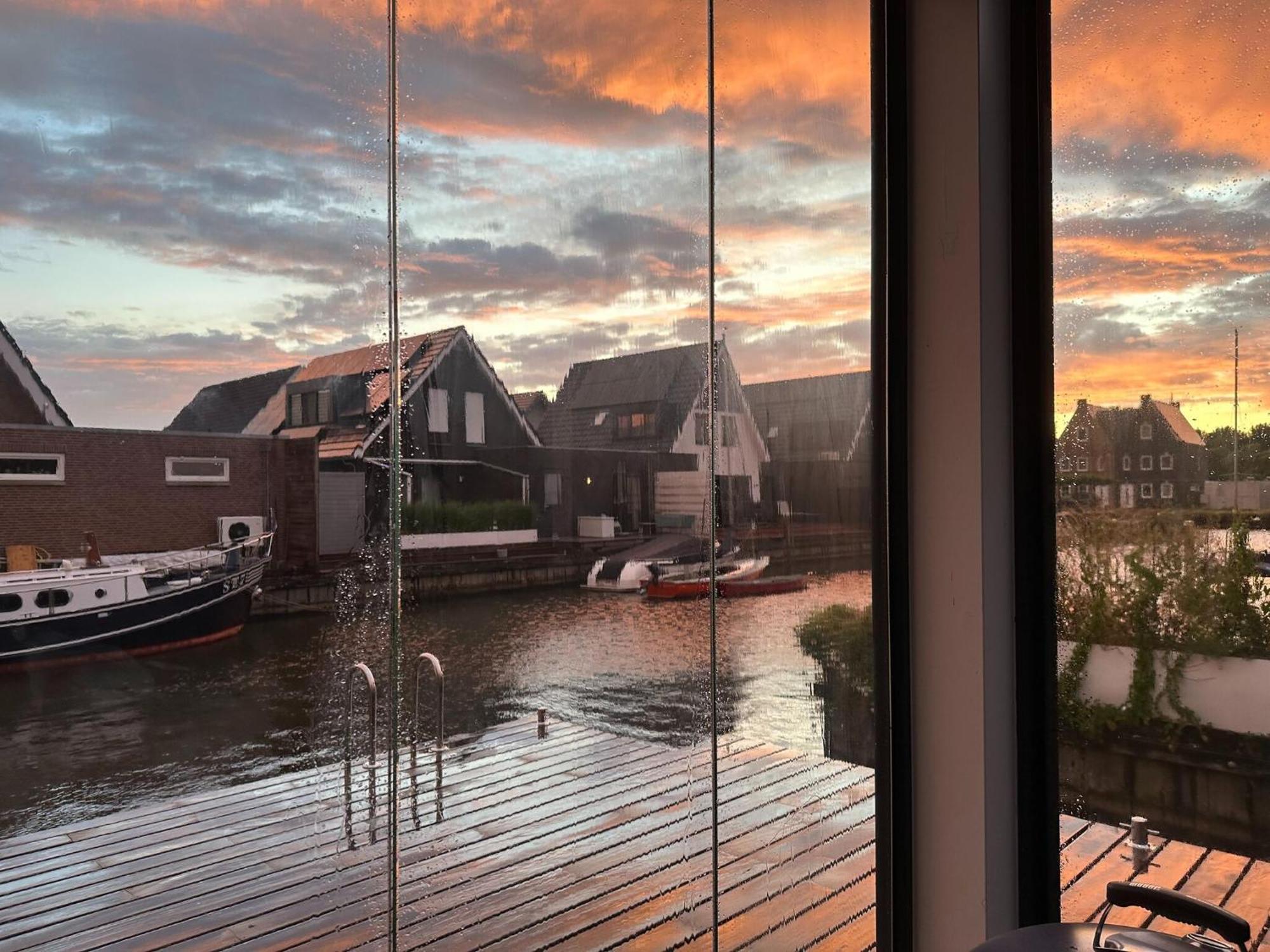 Peaceful Villa On The Water In Stavoren Buitenkant foto