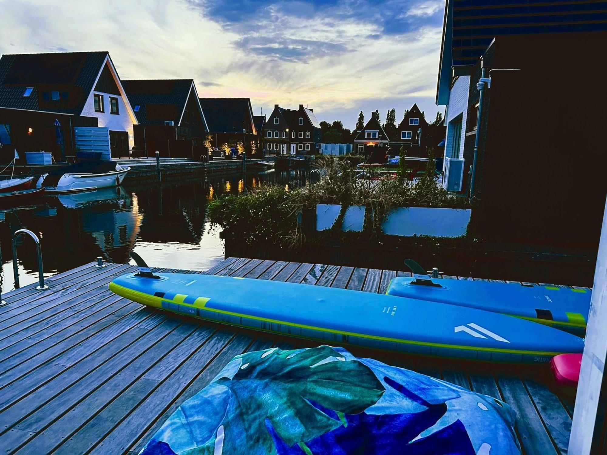 Peaceful Villa On The Water In Stavoren Buitenkant foto